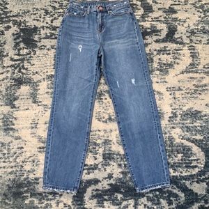 BDG High-Waisted Mom Jean - Medium Wash